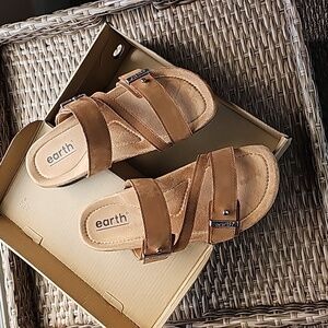 Earth tan ladies sandals, size 8, only worn a  couple times